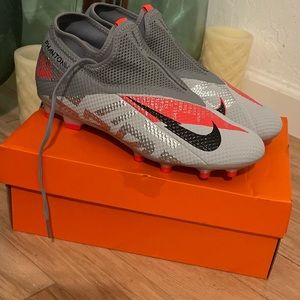 Nike Phantom VSN 2 Academy Cleats brand new